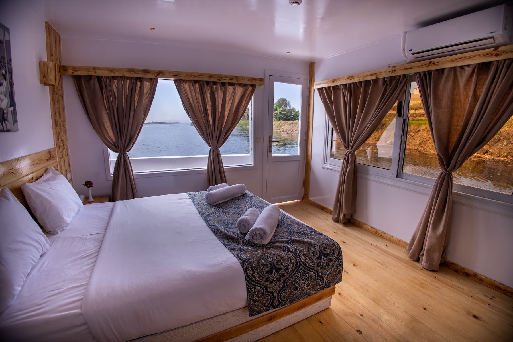 Princess Cleopatra — interior 1